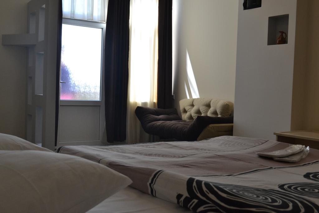 Family Apartment In Avlabari Тбилиси Екстериор снимка